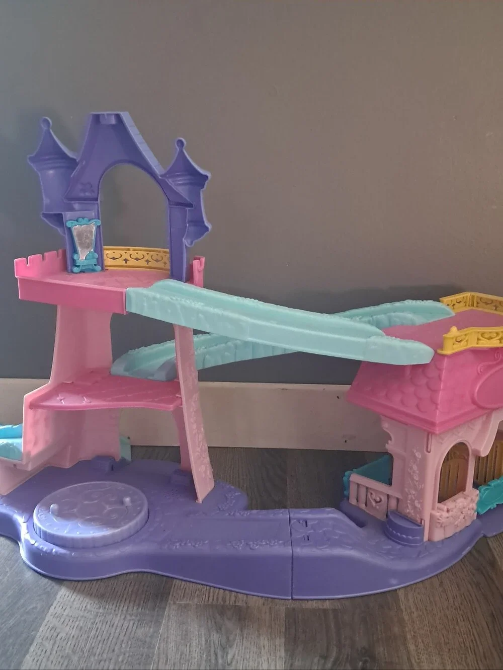 Fisher-Price Little People Disney Princess Klip-Klop Castle Working Lights Sound